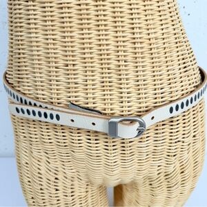 Fossil Women’s Size Medium Cream Thin Studded Leather Belt
